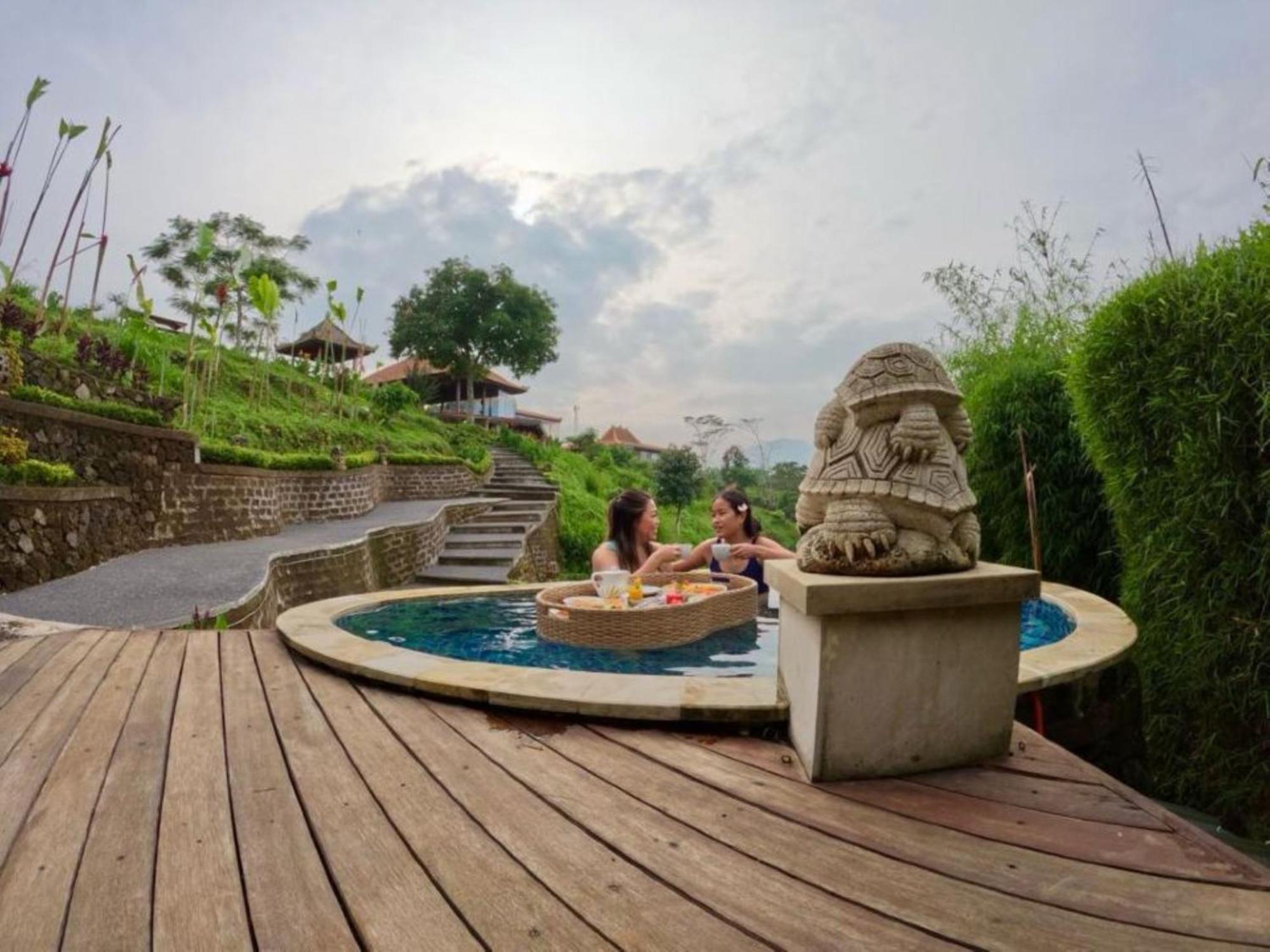 Munduk Tentrem Resort Exterior photo