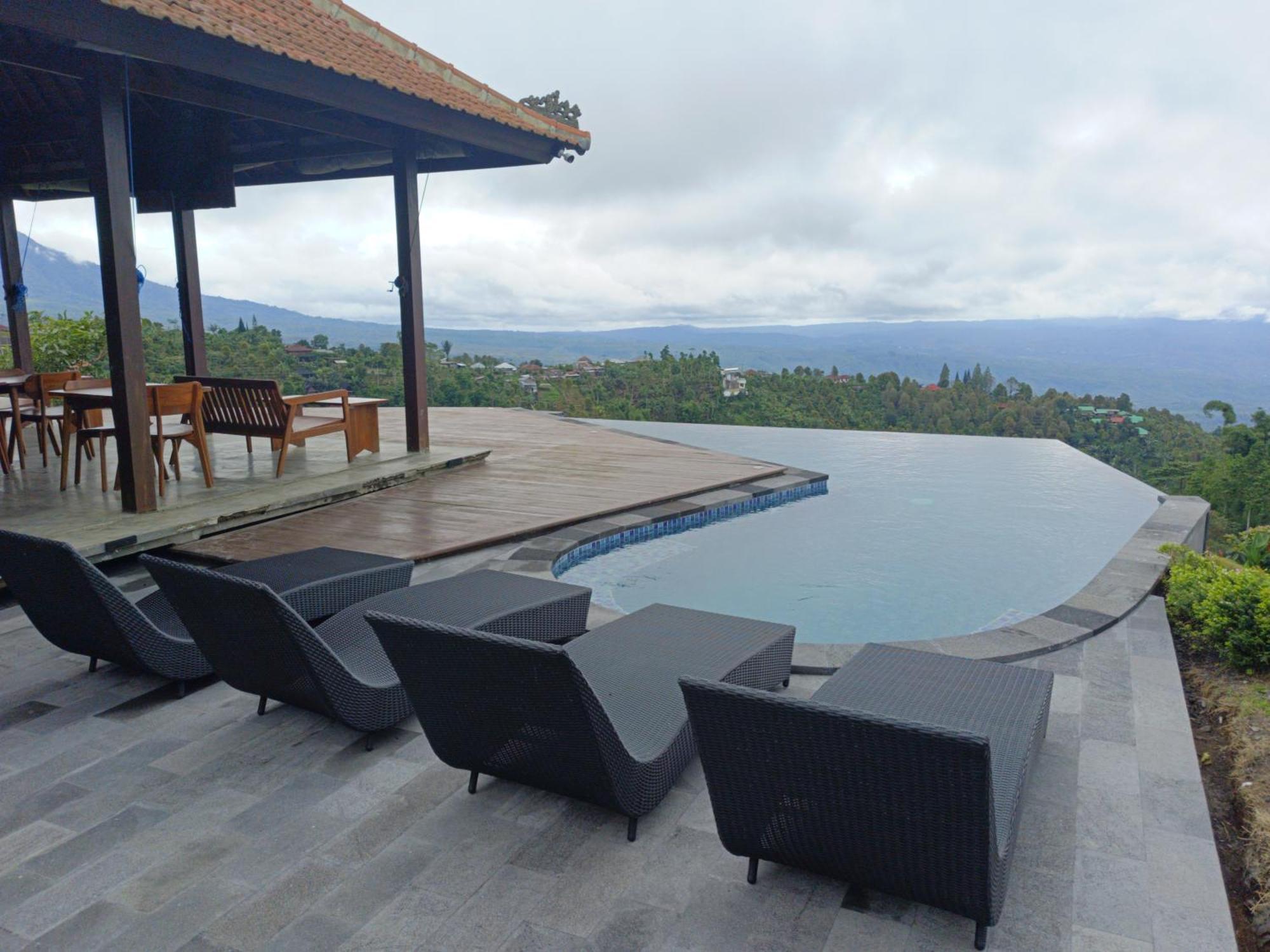 Munduk Tentrem Resort Exterior photo